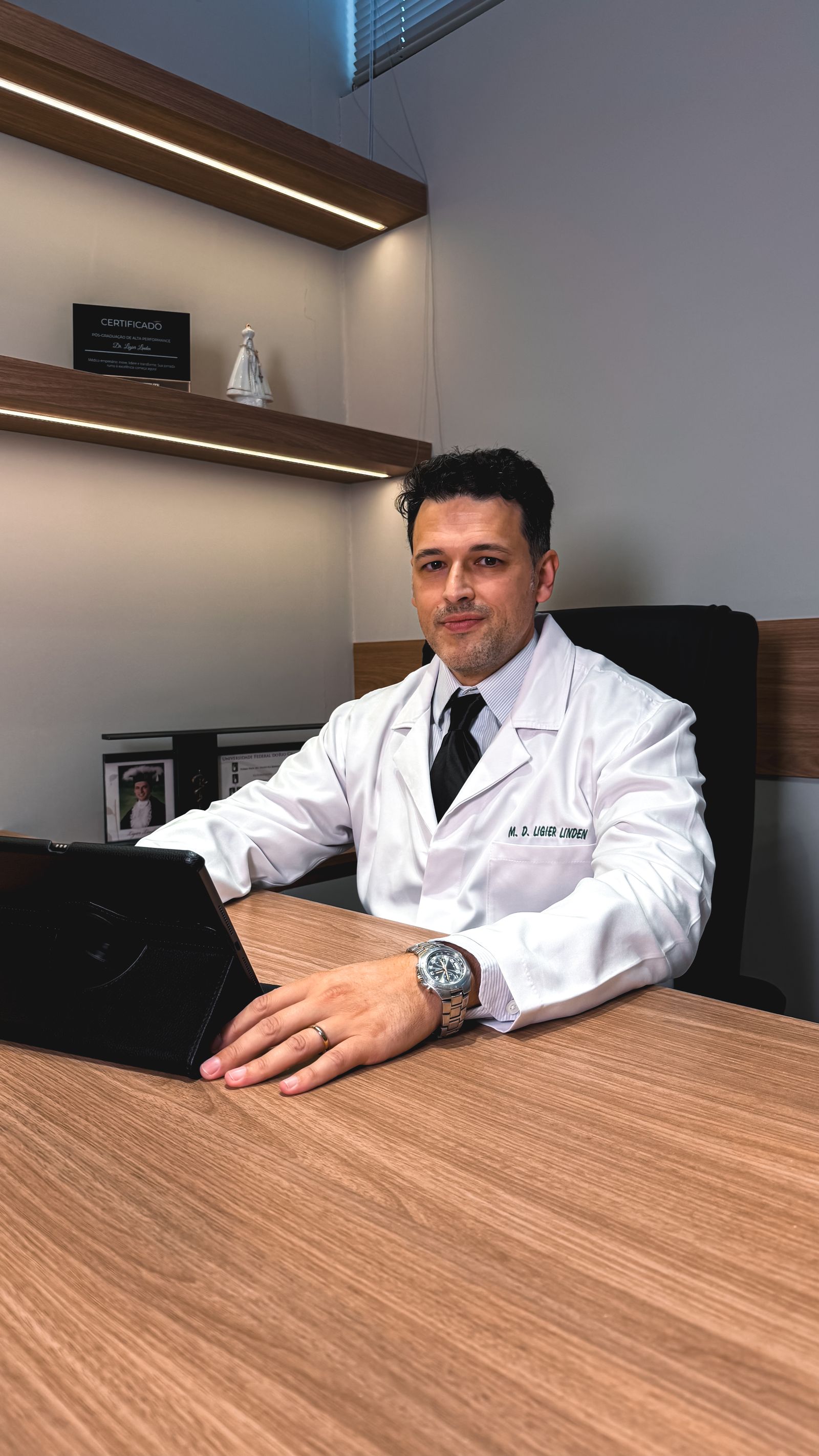 Dr. Ligier Linden — Clínica Insígnia